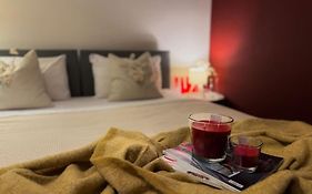 Cherry - Prague Apartment